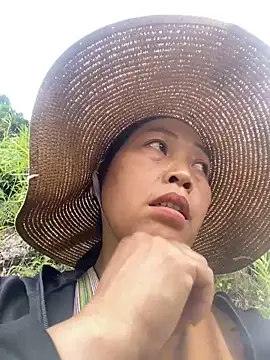 Snapshot of Lai005 chatting on 10/12/25, 02:51 Lai005 online show from 10/12/25, 02:51