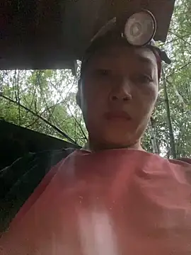 Snapshot of Lai005 chatting on 10/16/25, 02:09 Lai005 online show from 10/16/25, 02:09