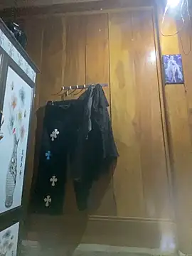 Snapshot of Lai005 chatting on 09/15/25, 08:20 Lai005 online show from 09/15/25, 08:20