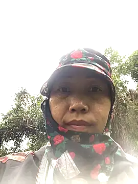 Snapshot of Lai005 chatting on 10/25/25, 01:05 Lai005 online show from 10/25/25, 01:05