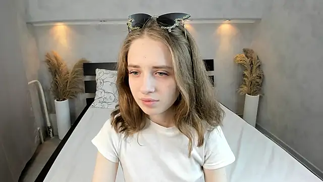 Camilla Kelly online show from 10/24/25, 01:26