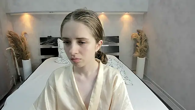 Camilla Kelly online show from 10/30/25, 01:26