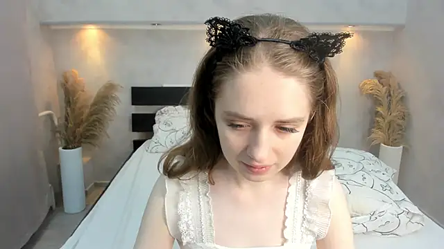 Camilla Kelly online show from 10/16/25, 01:14