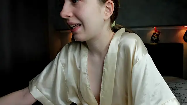 Camilla Kelly online show from 12/04/25, 01:04