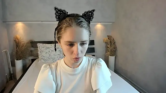 Camilla Kelly online show from 10/27/25, 01:28