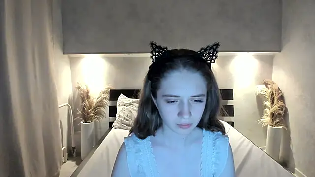 Camilla Kelly online show from 10/26/25, 01:17