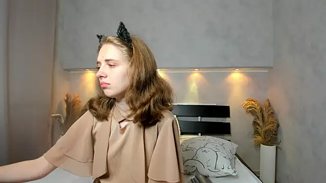 Camilla Kelly online show from 09/15/25, 12:22