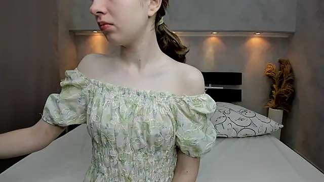 Camilla Kelly online show from 11/16/25, 01:10