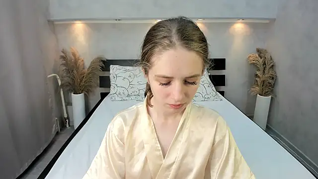 Camilla Kelly online show from 10/22/25, 01:16