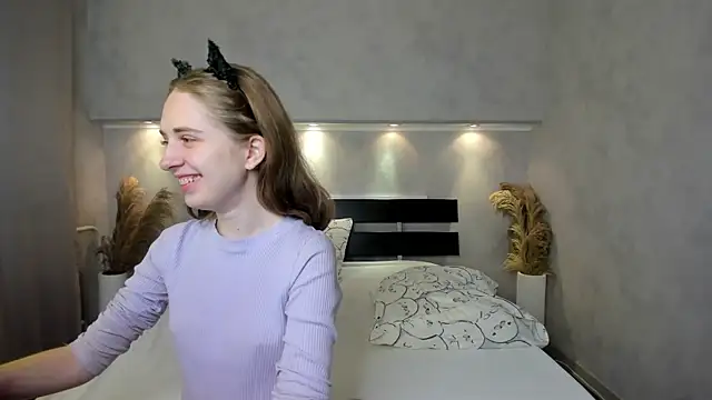 Camilla Kelly online show from 10/04/25, 01:07