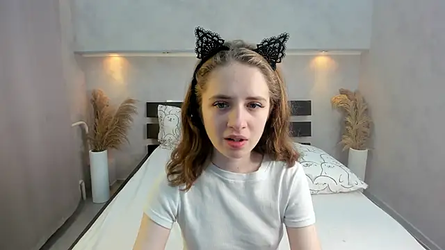 Camilla Kelly online show from 10/13/25, 01:07