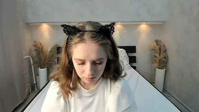 Camilla Kelly online show from 10/23/25, 01:26