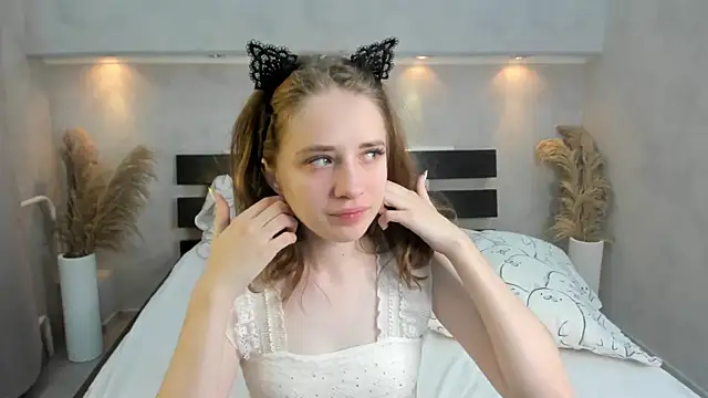 Camilla Kelly online show from 10/15/25, 01:15
