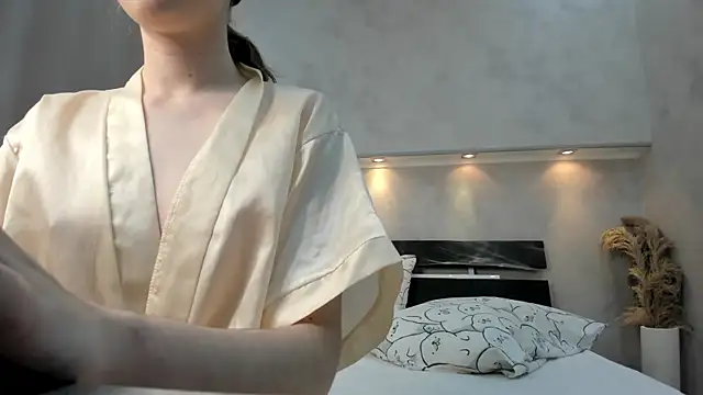 Camilla Kelly online show from 11/03/25, 01:11