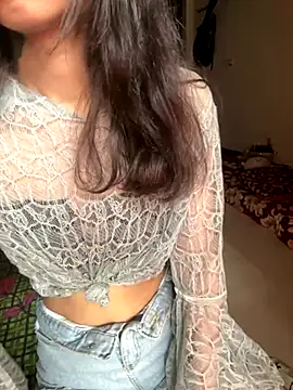 Snapshot of _Maya_zaidi_ chatting on 10/15/25, 09:28 Maya zaidi online show from 10/15/25, 09:28