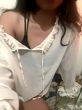 Snapshot of _Maya_zaidi_ chatting on 10/13/25, 07:48 Maya zaidi online show from 10/13/25, 07:48