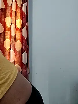 Snapshot of Ruhi_07 chatting on 11/29/25, 04:01 Ruhi 07 online show from 11/29/25, 04:01