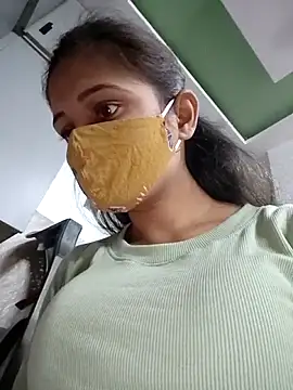 Snapshot of Ruhi_07 chatting on 12/15/25, 04:07 Ruhi 07 online show from 12/15/25, 04:07