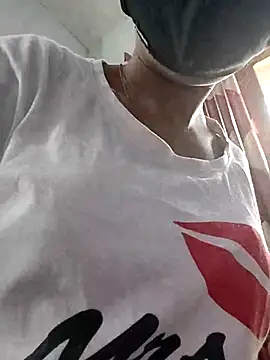 Snapshot of Ruhi_07 chatting on 09/19/25, 03:43 Ruhi 07 online show from 09/19/25, 03:43