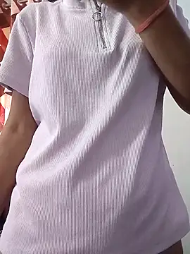 Snapshot of Ruhi_07 chatting on 10/16/25, 04:32 Ruhi 07 online show from 10/16/25, 04:32