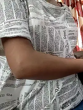 Snapshot of Ruhi_07 chatting on 10/09/25, 04:02 Ruhi 07 online show from 10/09/25, 04:02