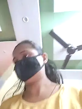 Snapshot of Ruhi_07 chatting on 11/04/25, 05:00 Ruhi 07 online show from 11/04/25, 05:00