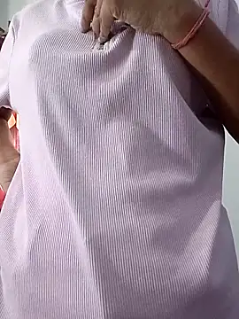 Snapshot of Ruhi_07 chatting on 10/07/25, 04:02 Ruhi 07 online show from 10/07/25, 04:02