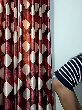 Snapshot of Ruhi_07 chatting on 12/17/25, 03:44 Ruhi 07 online show from 12/17/25, 03:44