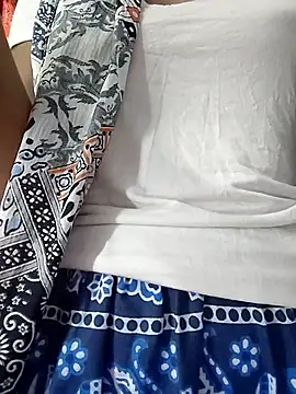 Snapshot of Ruhi_07 chatting on 10/23/25, 05:17 Ruhi 07 online show from 10/23/25, 05:17