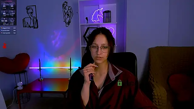 lau ra queen online show from 11/28/25, 01:39