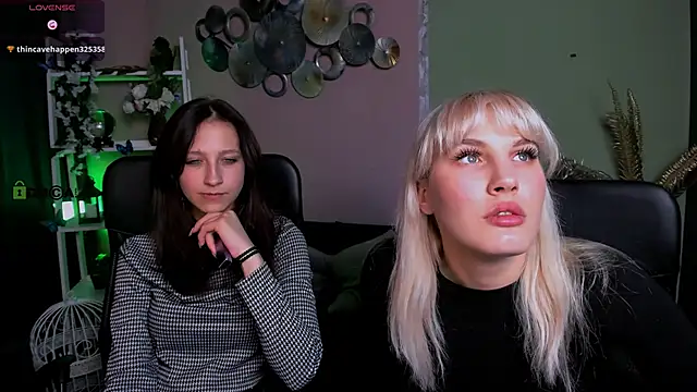 lau ra queen online show from 11/13/25, 09:08