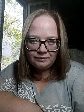 Snapshot of LillyWilly chatting on 10/06/25, 10:38 LillyWilly online show from 10/06/25, 10:38