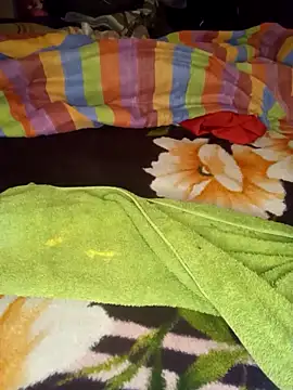 Snapshot of SuperheroDck chatting on 11/30/25, 02:23 SuperheroDck online show from 11/30/25, 02:23