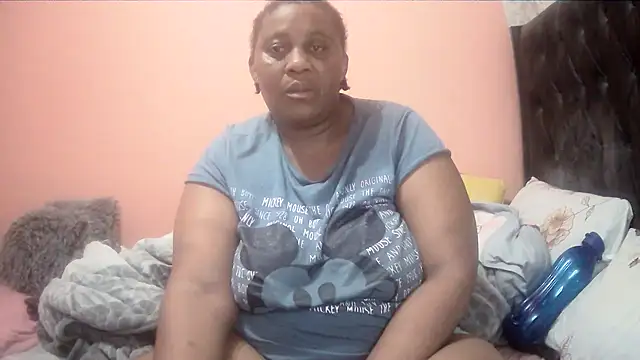 Snapshot of HUGEASSXXXXX chatting on 11/22/25, 05:34 HUGEASSXXXXX online show from 11/22/25, 05:34