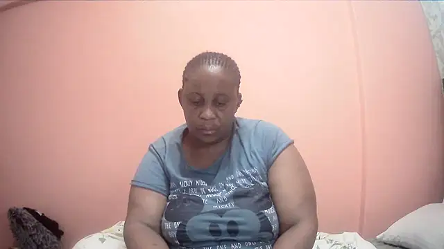 Snapshot of HUGEASSXXXXX chatting on 10/24/25, 02:43 HUGEASSXXXXX online show from 10/24/25, 02:43