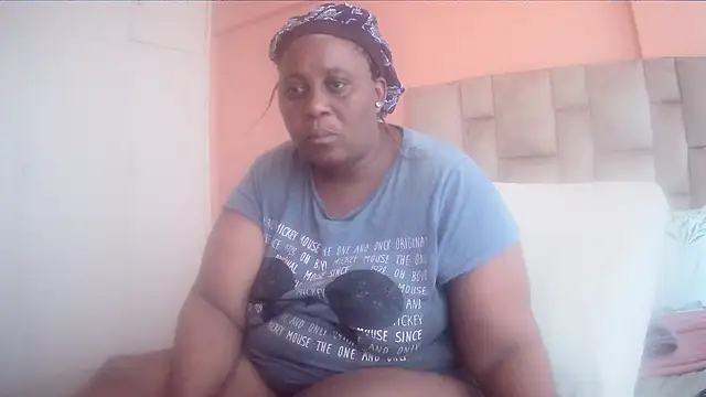 HUGEASSXXXXX online show from 04/15/26, 06:52