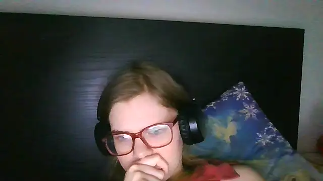 Snapshot of Moonolighta chatting on 12/03/25, 12:26 Moonolighta online show from 12/03/25, 12:26