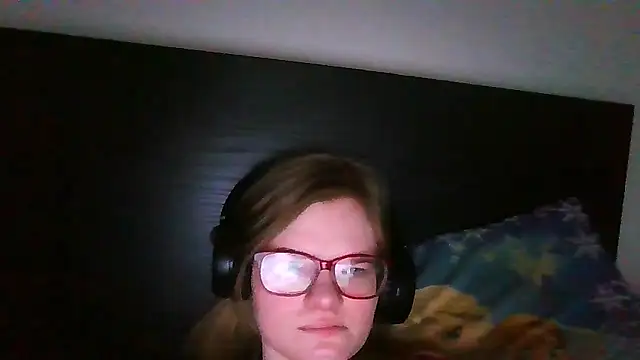 Snapshot of Moonolighta chatting on 12/04/25, 12:48 Moonolighta online show from 12/04/25, 12:48