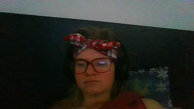 Snapshot of Moonolighta chatting on 10/28/25, 09:52 Moonolighta online show from 10/28/25, 09:52