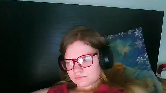 Snapshot of Moonolighta chatting on 11/06/25, 09:24 Moonolighta online show from 11/06/25, 09:24