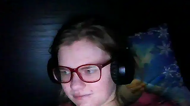 Snapshot of Moonolighta chatting on 11/07/25, 04:00 Moonolighta online show from 11/07/25, 04:00