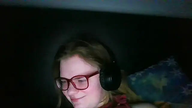 Moonolighta online show from 01/12/26, 02:57