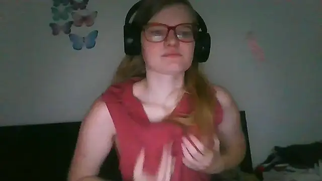 Snapshot of Moonolighta chatting on 12/15/25, 10:54 Moonolighta online show from 12/15/25, 10:54