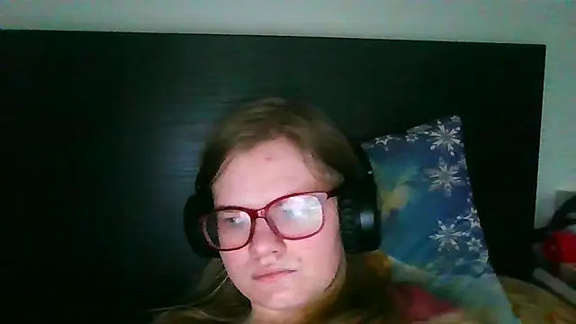 Snapshot of Moonolighta chatting on 11/09/25, 08:29 Moonolighta online show from 11/09/25, 08:29