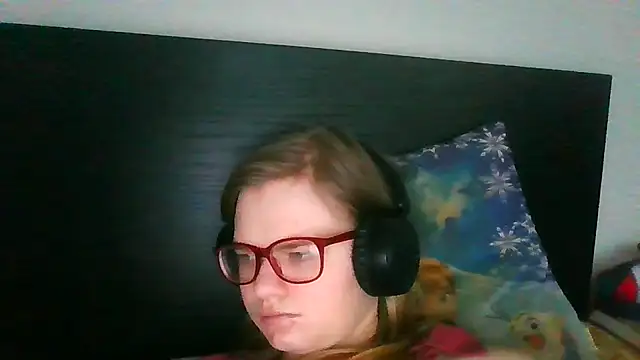 Snapshot of Moonolighta chatting on 11/04/25, 10:30 Moonolighta online show from 11/04/25, 10:30