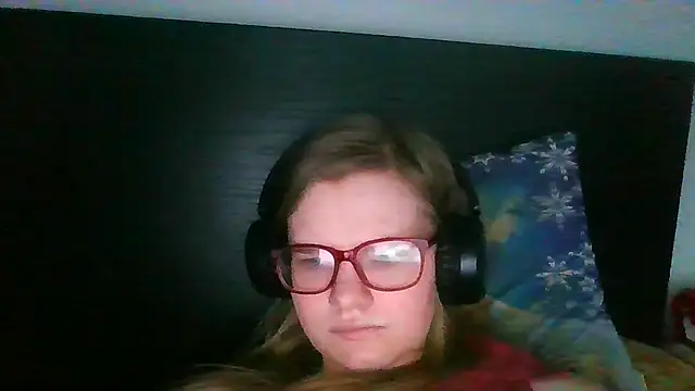 Snapshot of Moonolighta chatting on 11/05/25, 07:55 Moonolighta online show from 11/05/25, 07:55