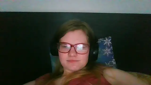 Snapshot of Moonolighta chatting on 10/26/25, 07:53 Moonolighta online show from 10/26/25, 07:53