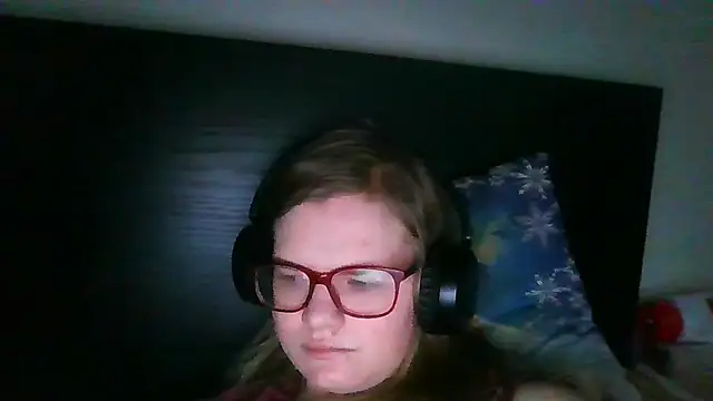 Snapshot of Moonolighta chatting on 11/02/25, 07:24 Moonolighta online show from 11/02/25, 07:24