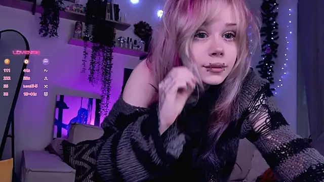 Lollyshy online show from 12/17/25, 09:03