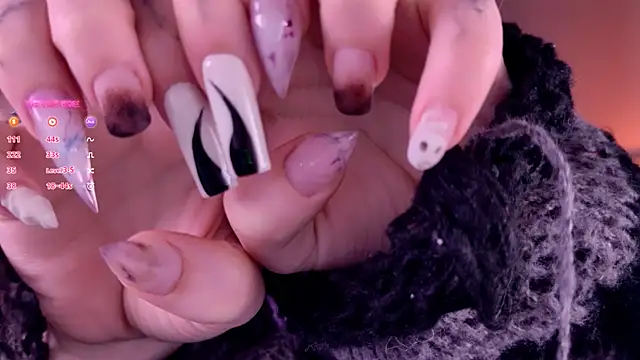 Lollyshy online show from 11/19/25, 09:42